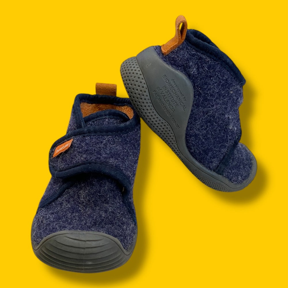 Biomechanics Sneakers 3/4
