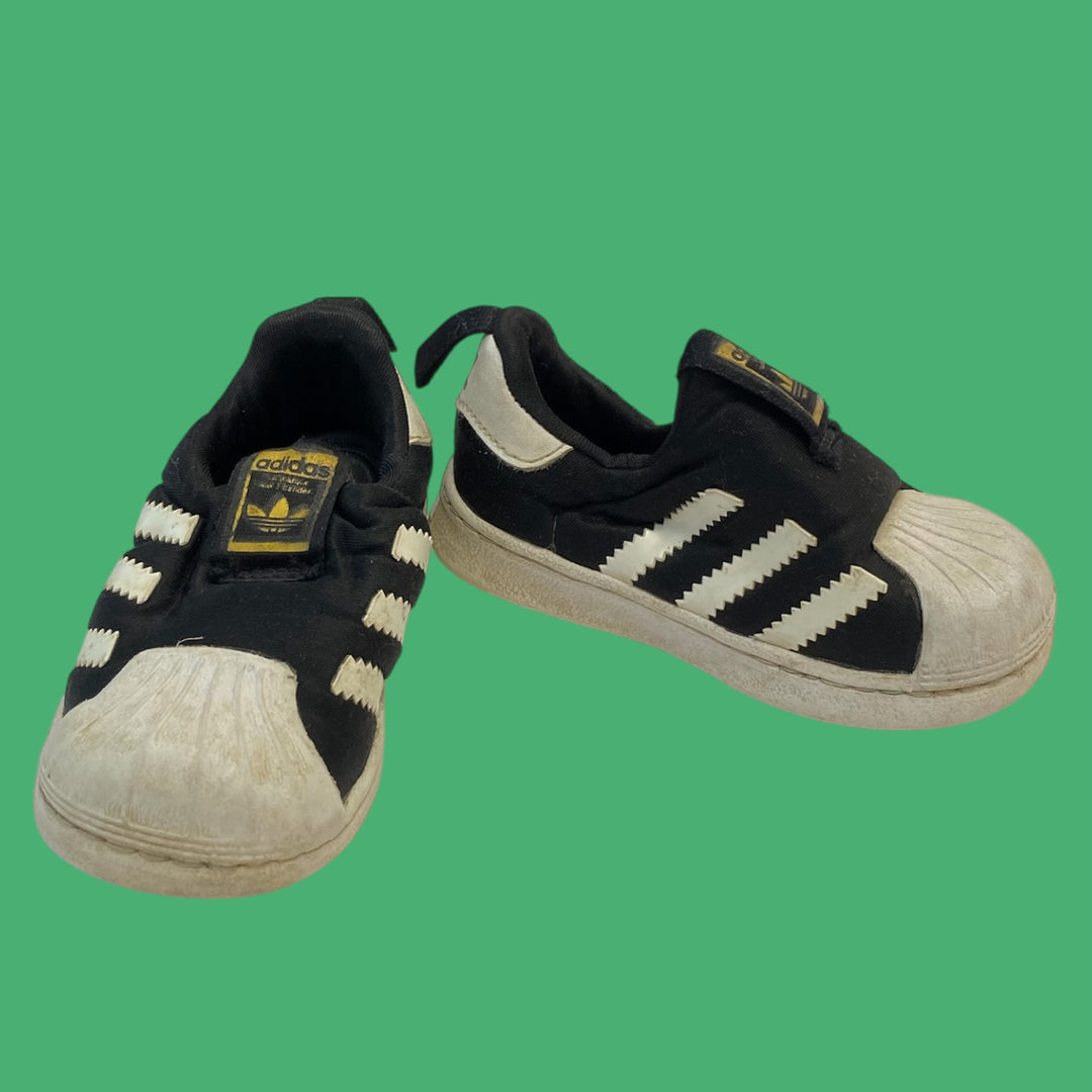 black adidas shoe, 5.0