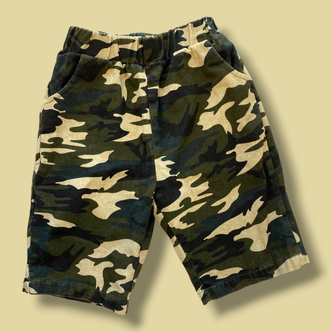 black  camo shorts, 5Y