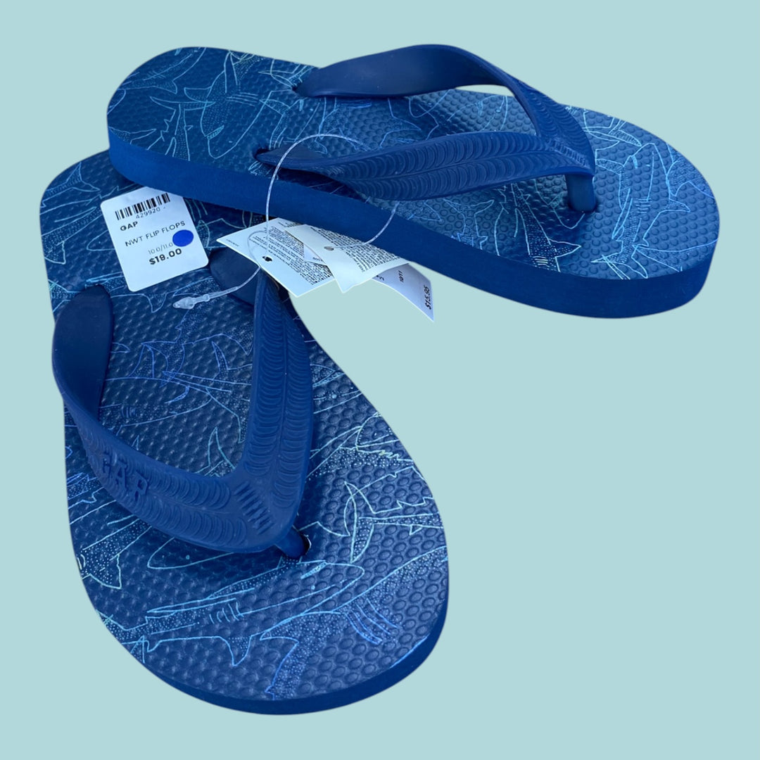 NWT flip flops Gap , 10.0/11.0