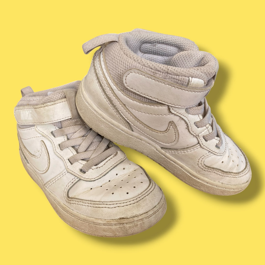 Nike sneaker, 9.0