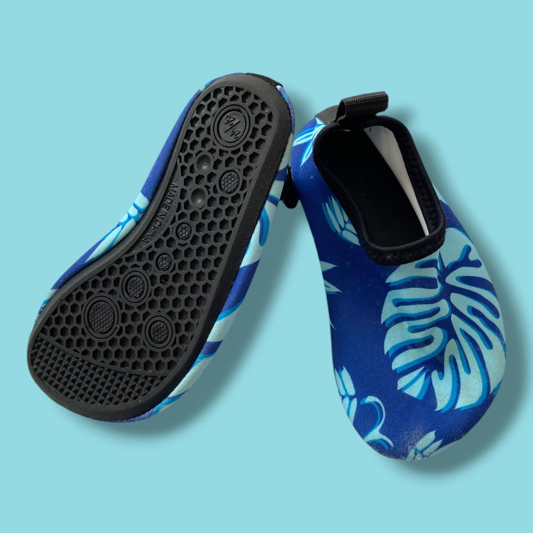 blue  water shoes, 6.0