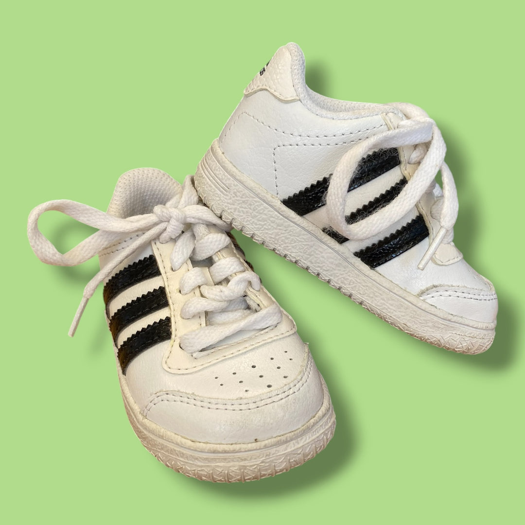 white Adidas sneakers, 4.0
