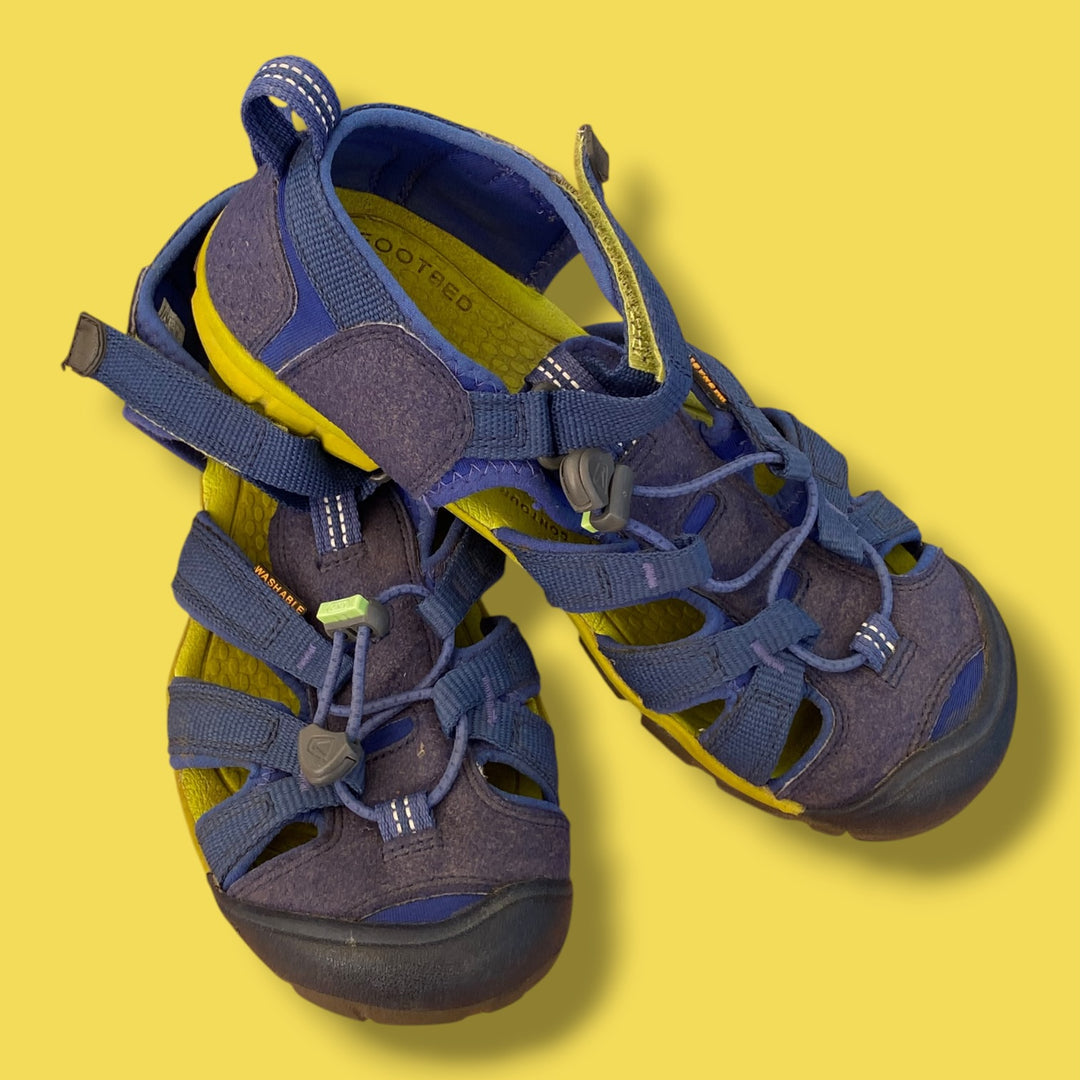 Blue Keens sandals, 4.0