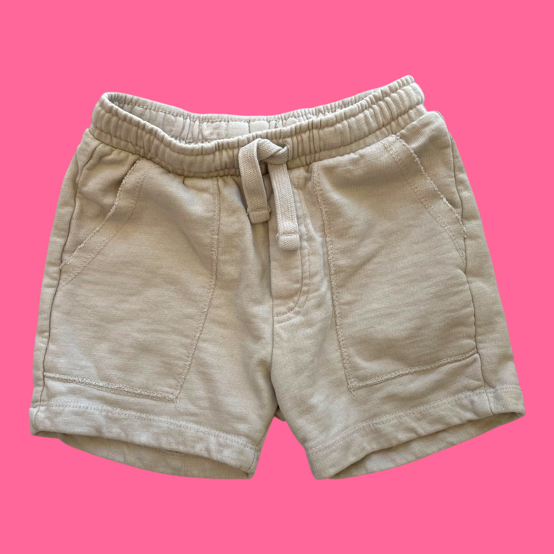 beige zara shorts, 18-24