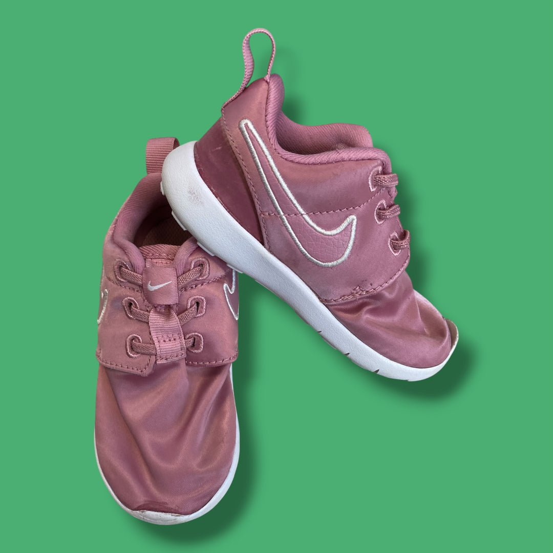 pink nike sneakers, 7.0