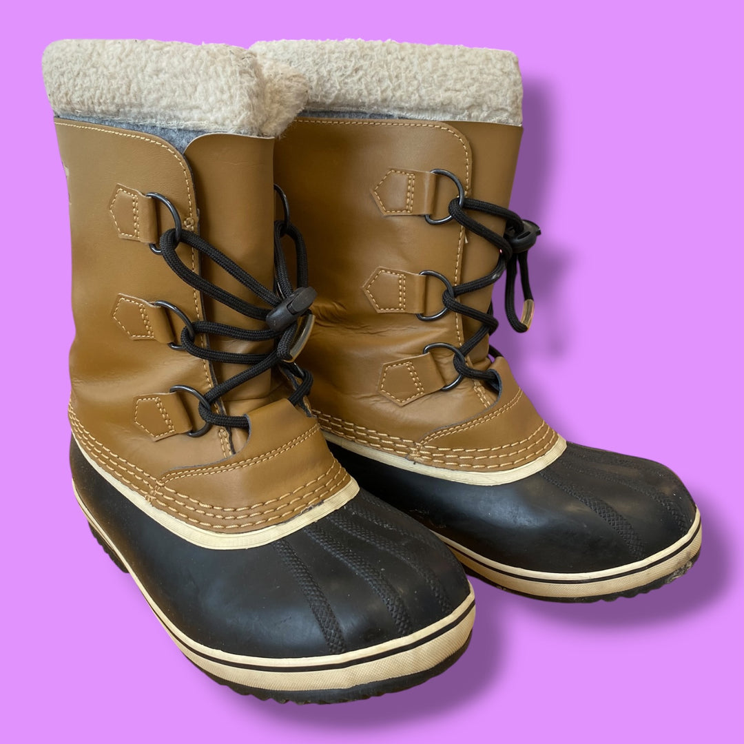 brown sorel winter boots, 4.0