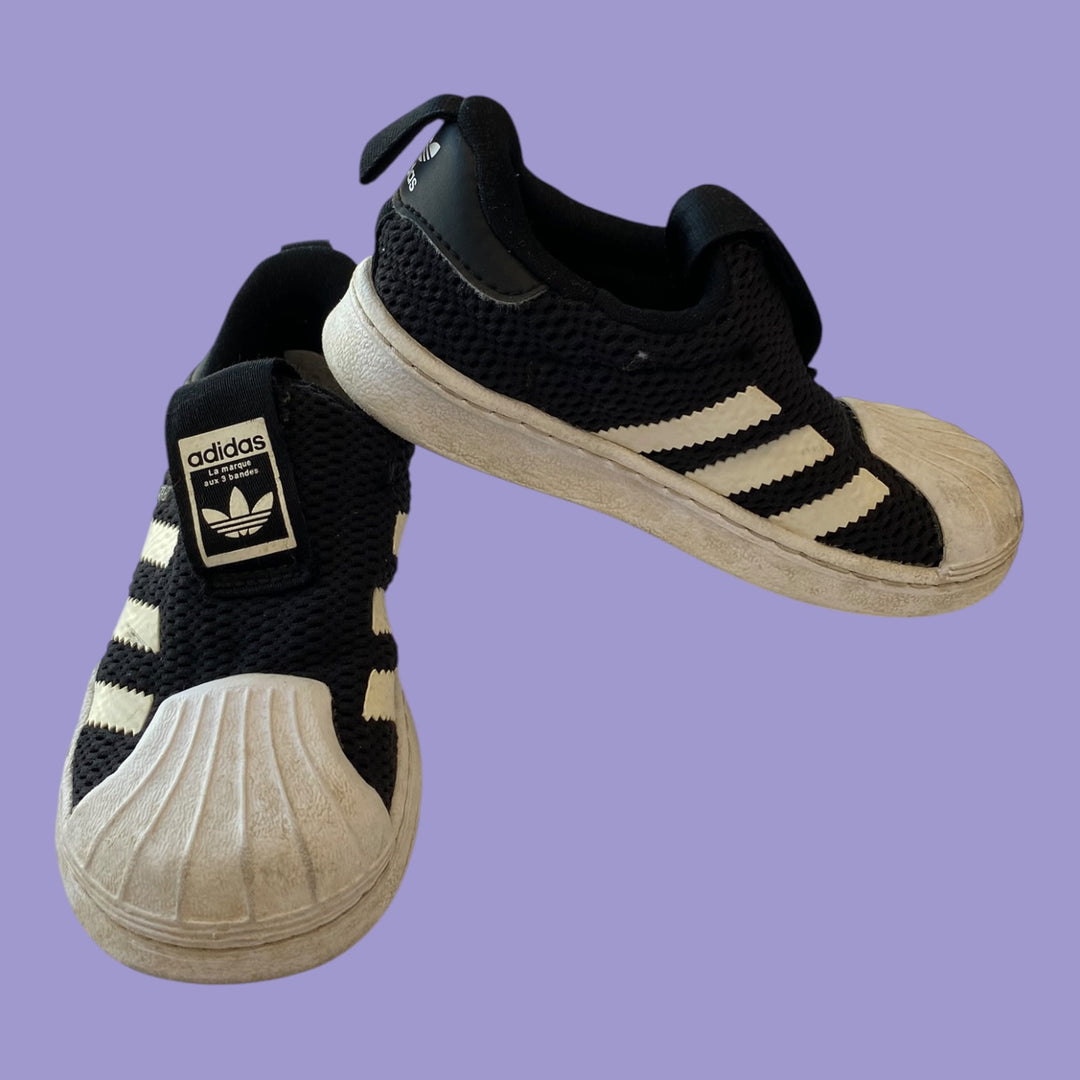 Black Adidas Sneaker, 7.0