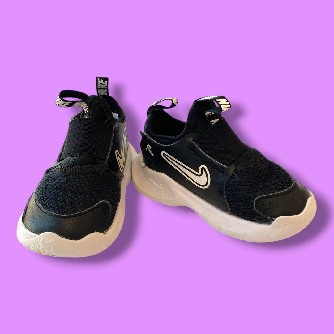 Black Nike Sneaker, 6.0