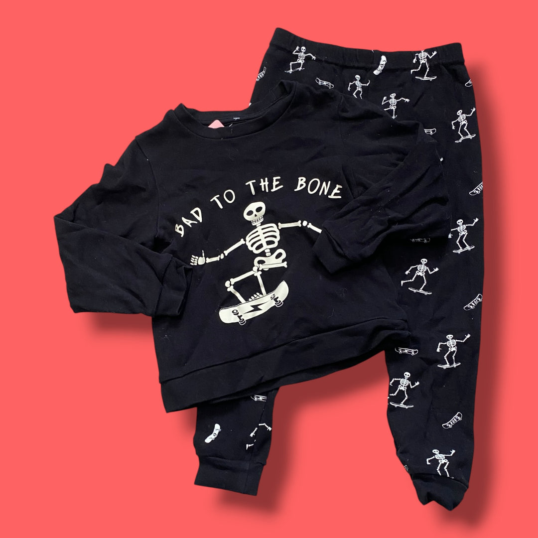 black wonder co pjs fit 5y marked 7y, 5Y