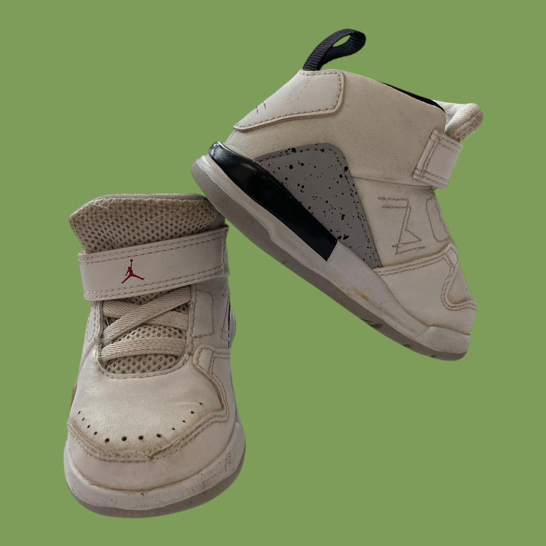 White Nike Air Jordan, 5.0
