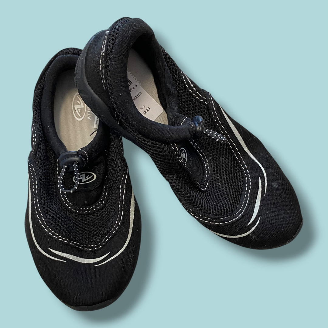 Black Athletic Works water shoe, 9/10