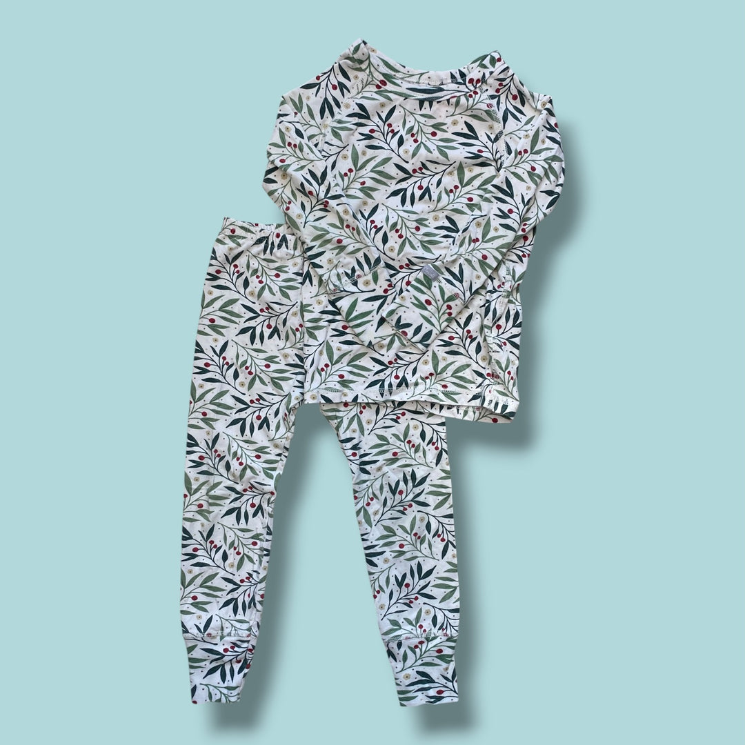 white coccoli 2 piece pjs, 4y