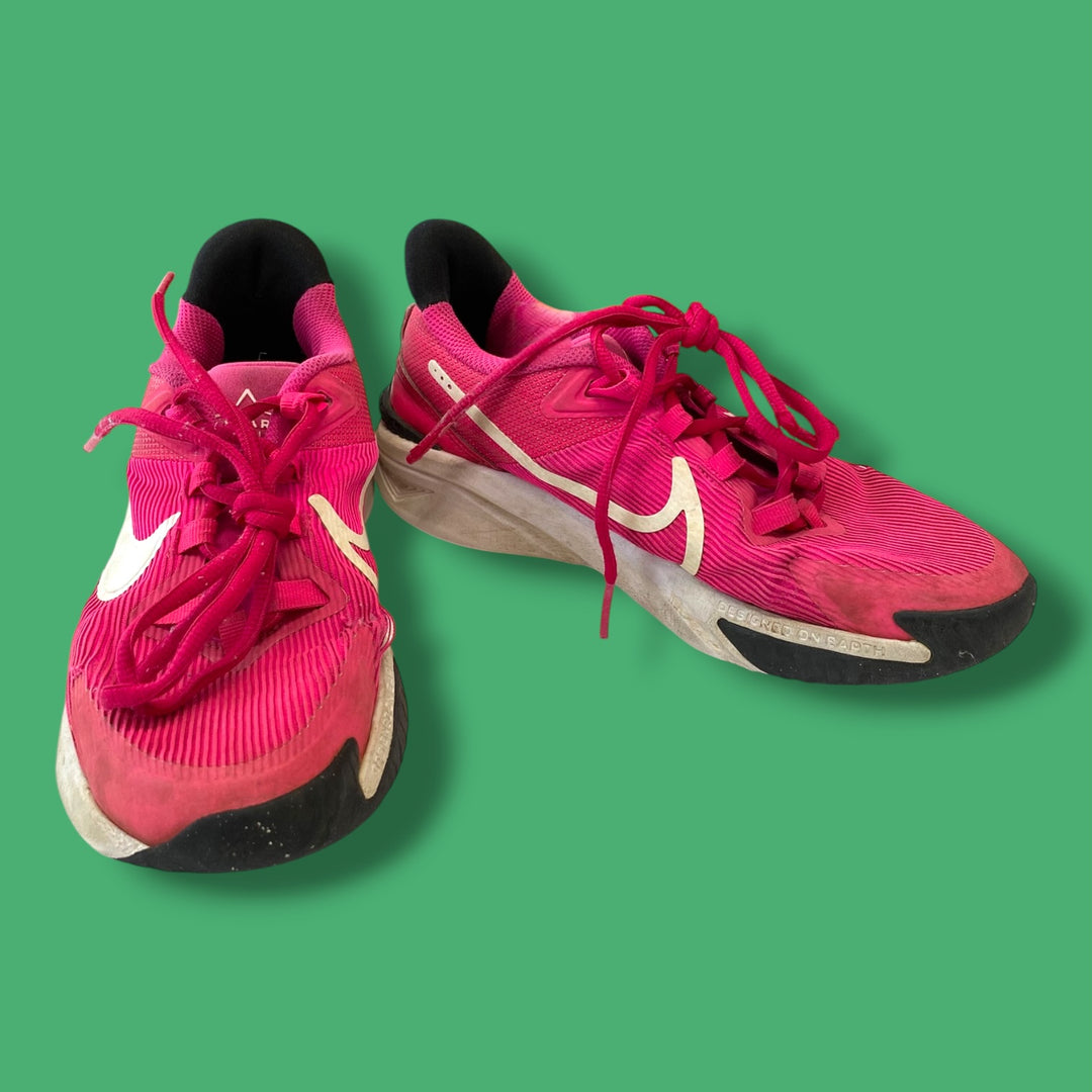 pink nike sneaker, 5.0