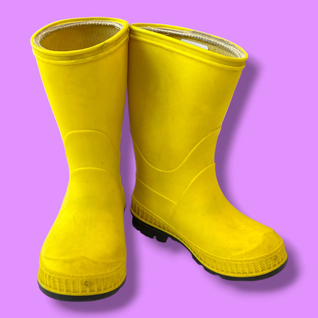 yellow  rainboots, 5.0