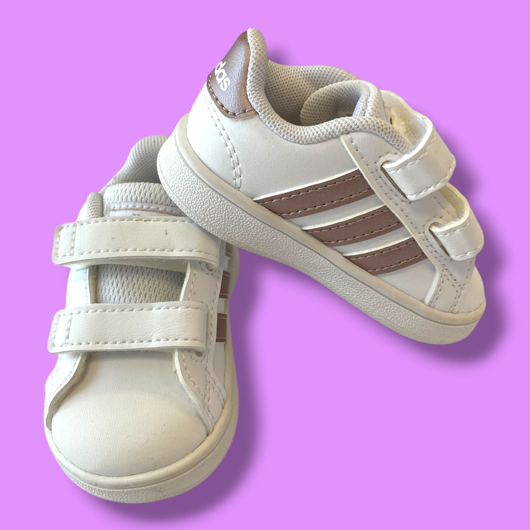 white Adidas like new sneakers, 3.0