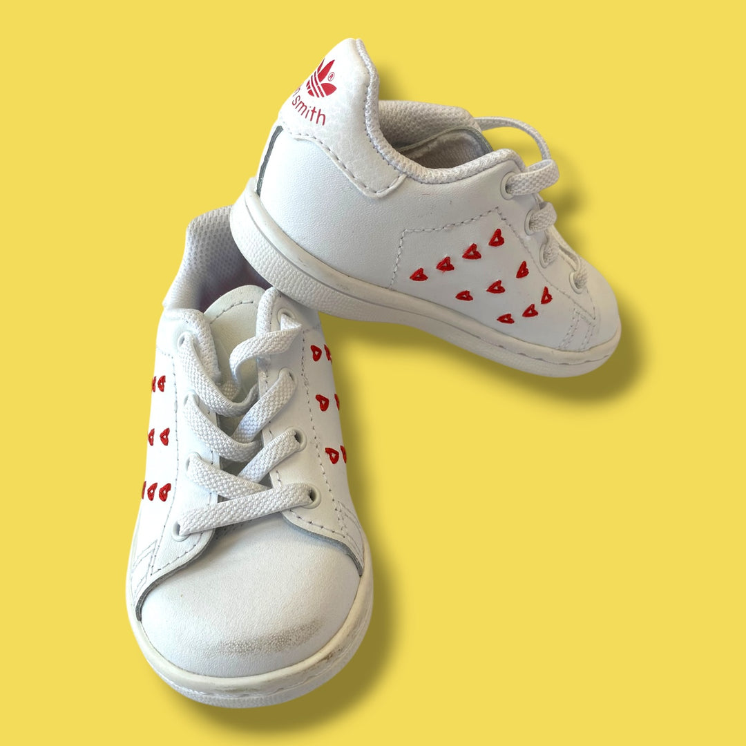 white Adidas heart sneaker, 5.0