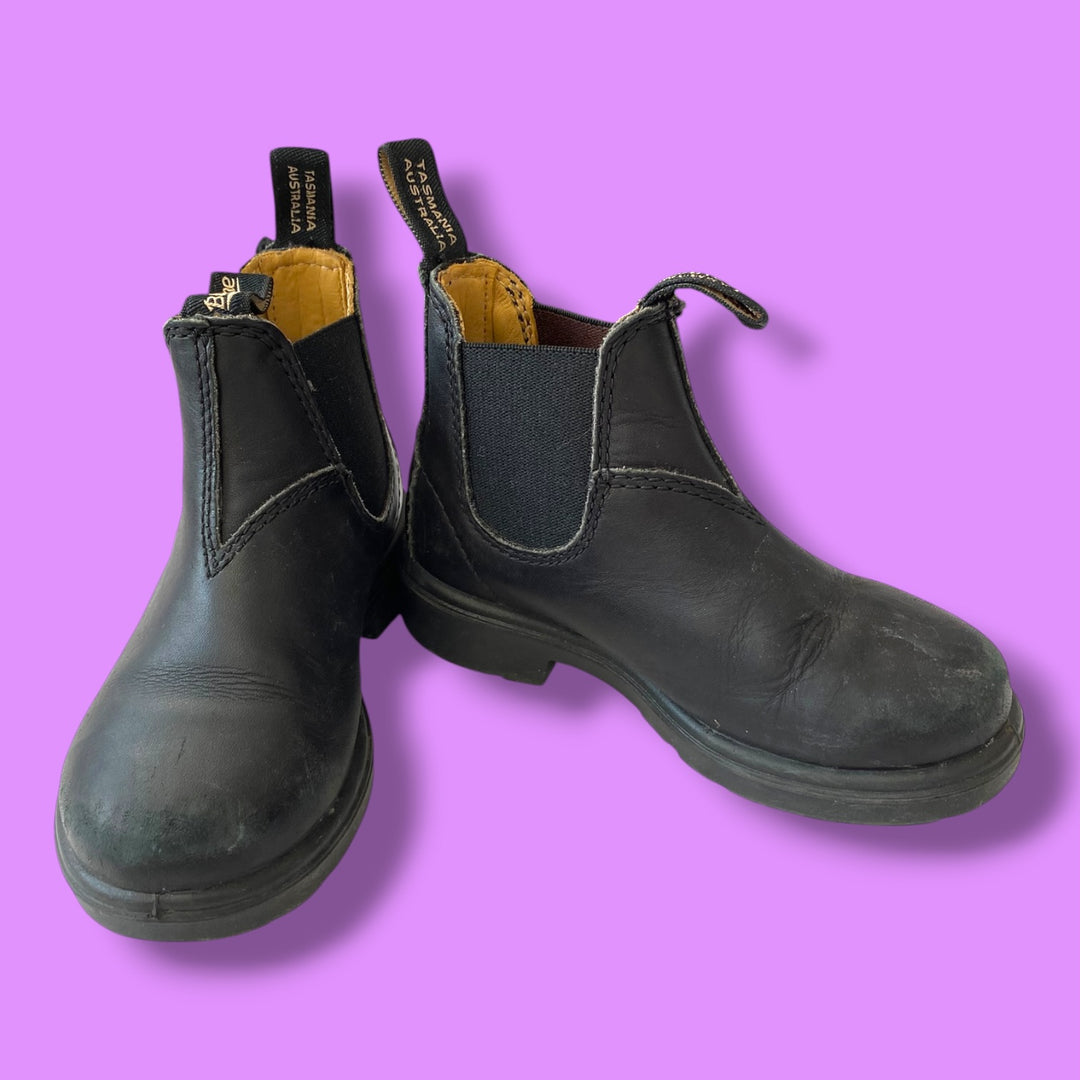 black blundstones boot, 9.0
