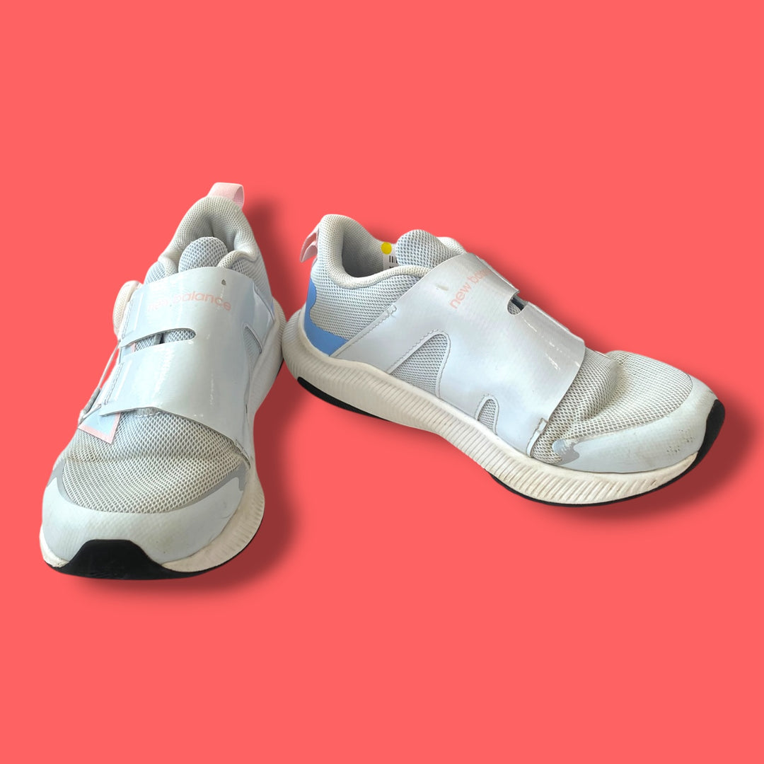 blue new balance sneaker, 2.5