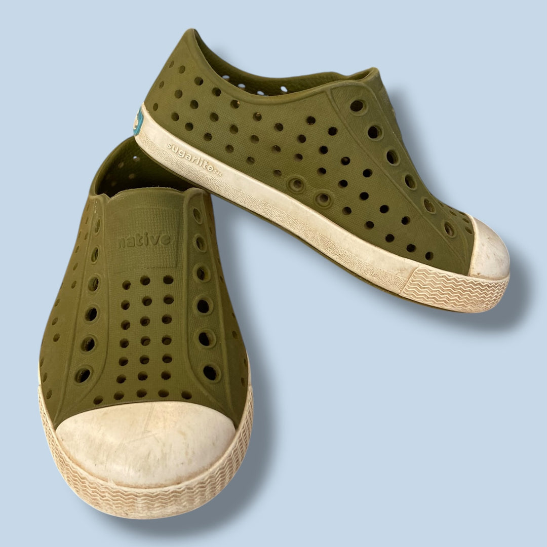 Green Natives sandals, 7.0