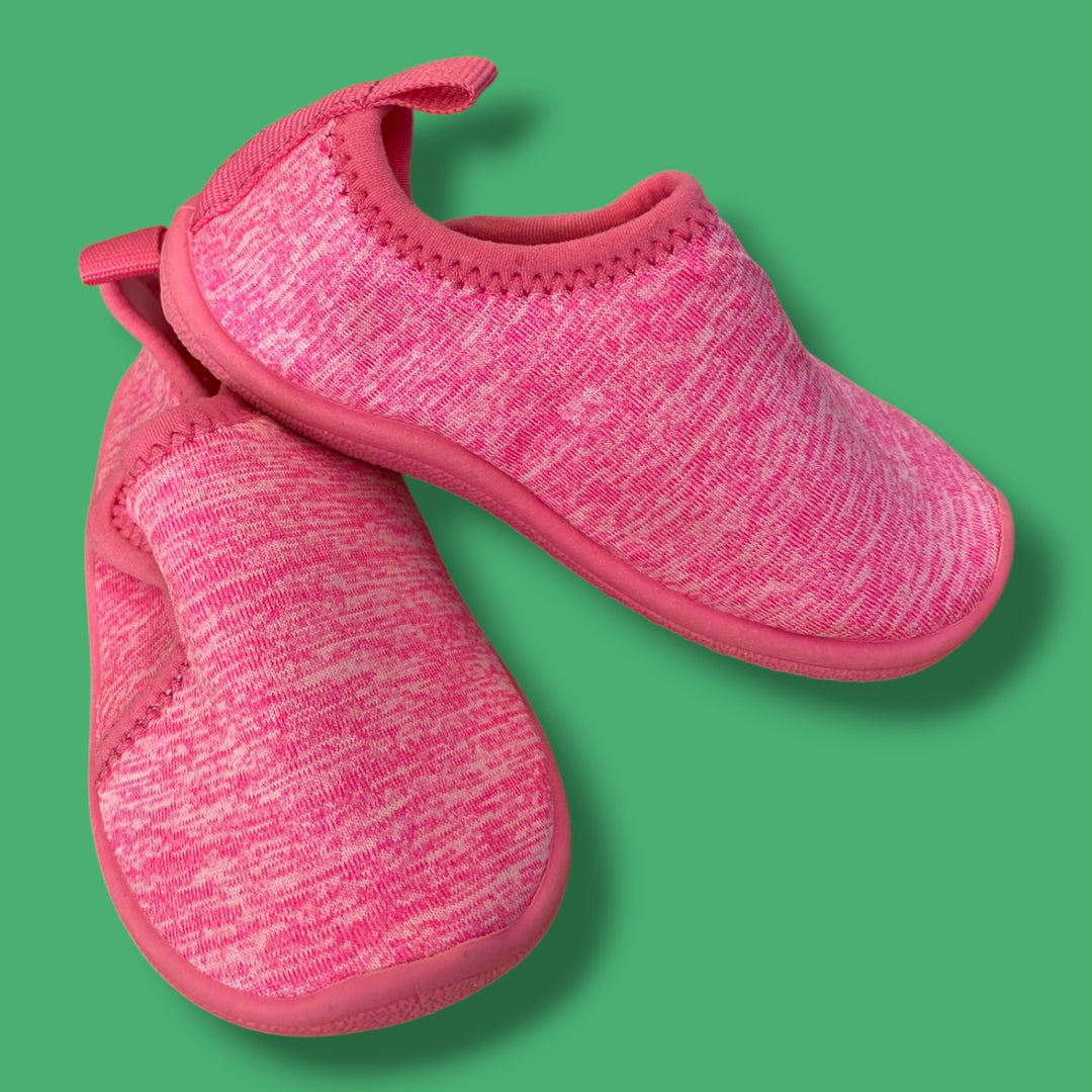 pink Old Navy watershoe, 5.0