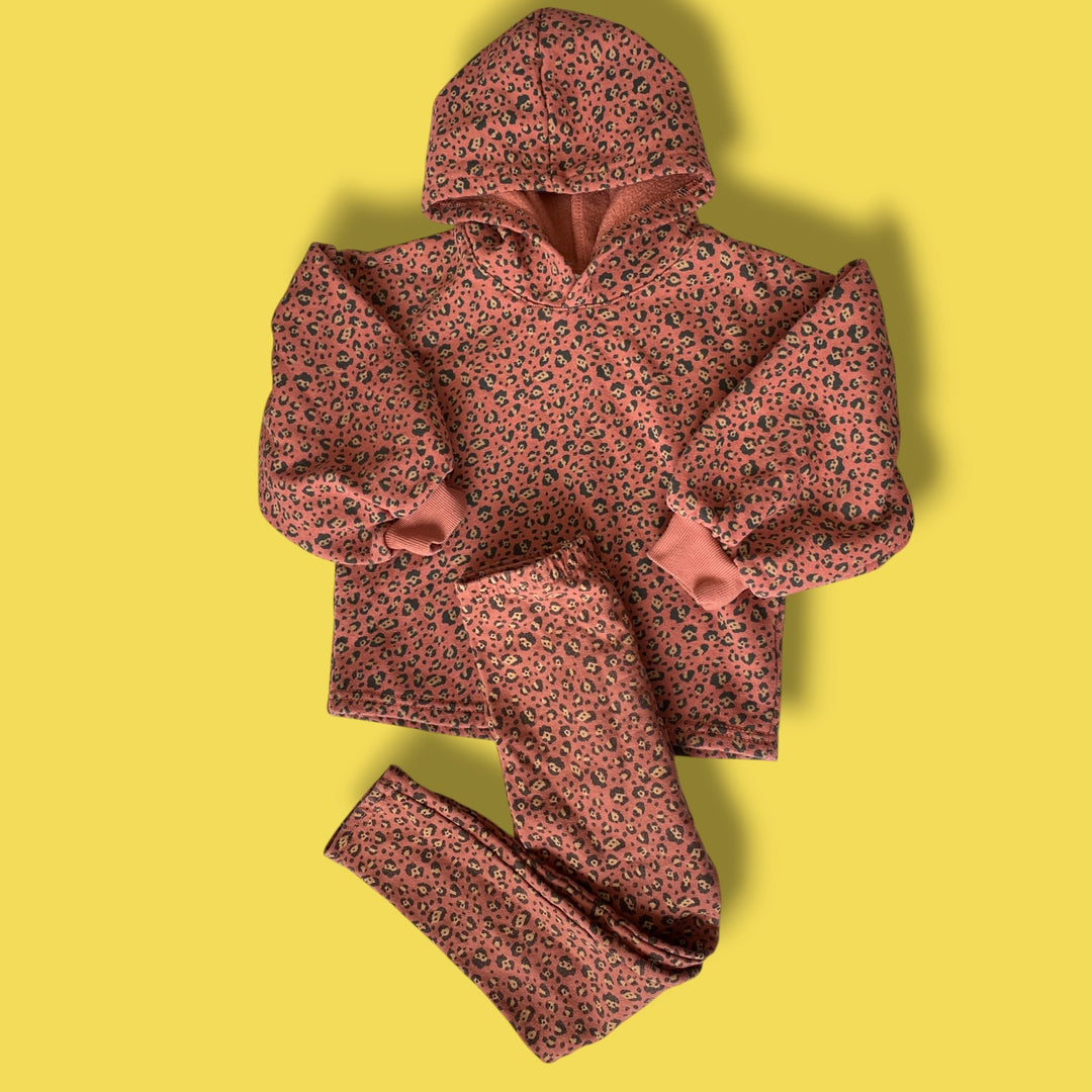 orange cotton on sweatsuit, 5y