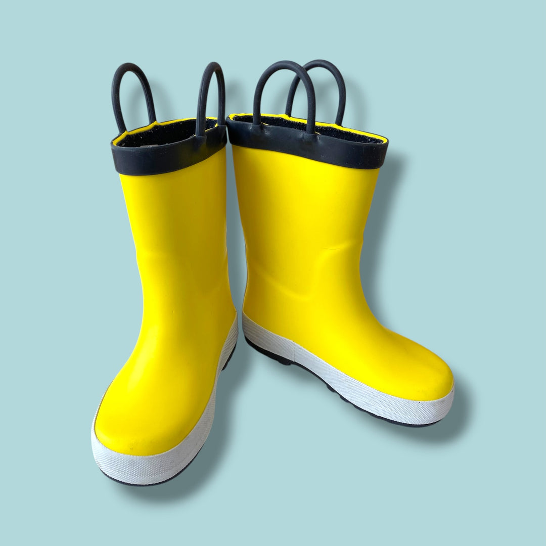 yellow  rainboots, 6.0