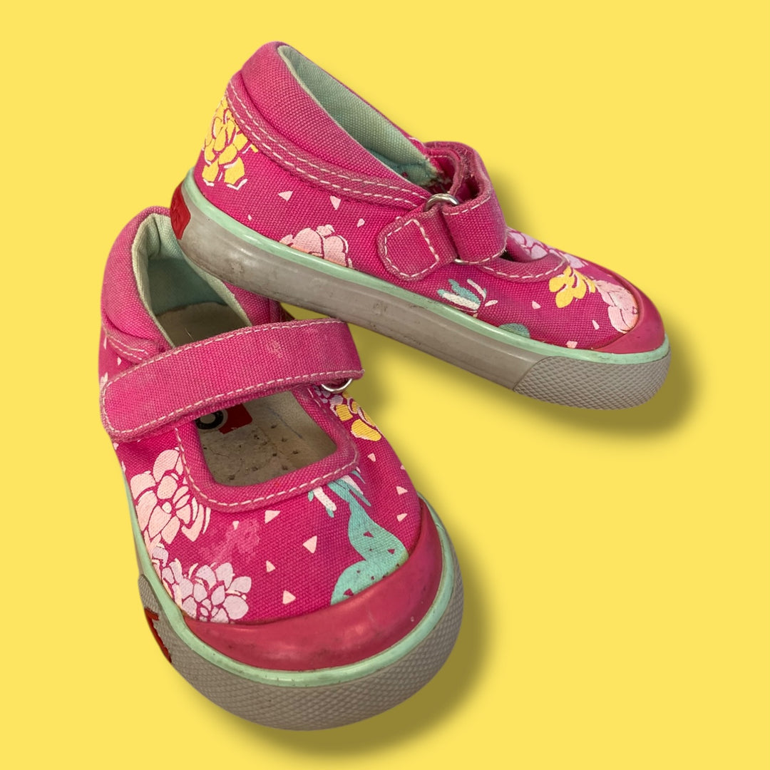 pink See Kai Run shoe, 4.0