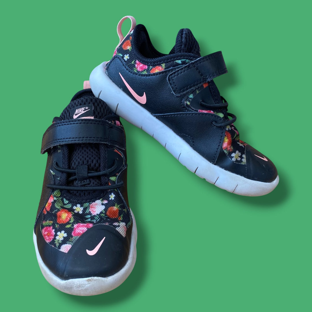 black Nike sneaker, 10.0