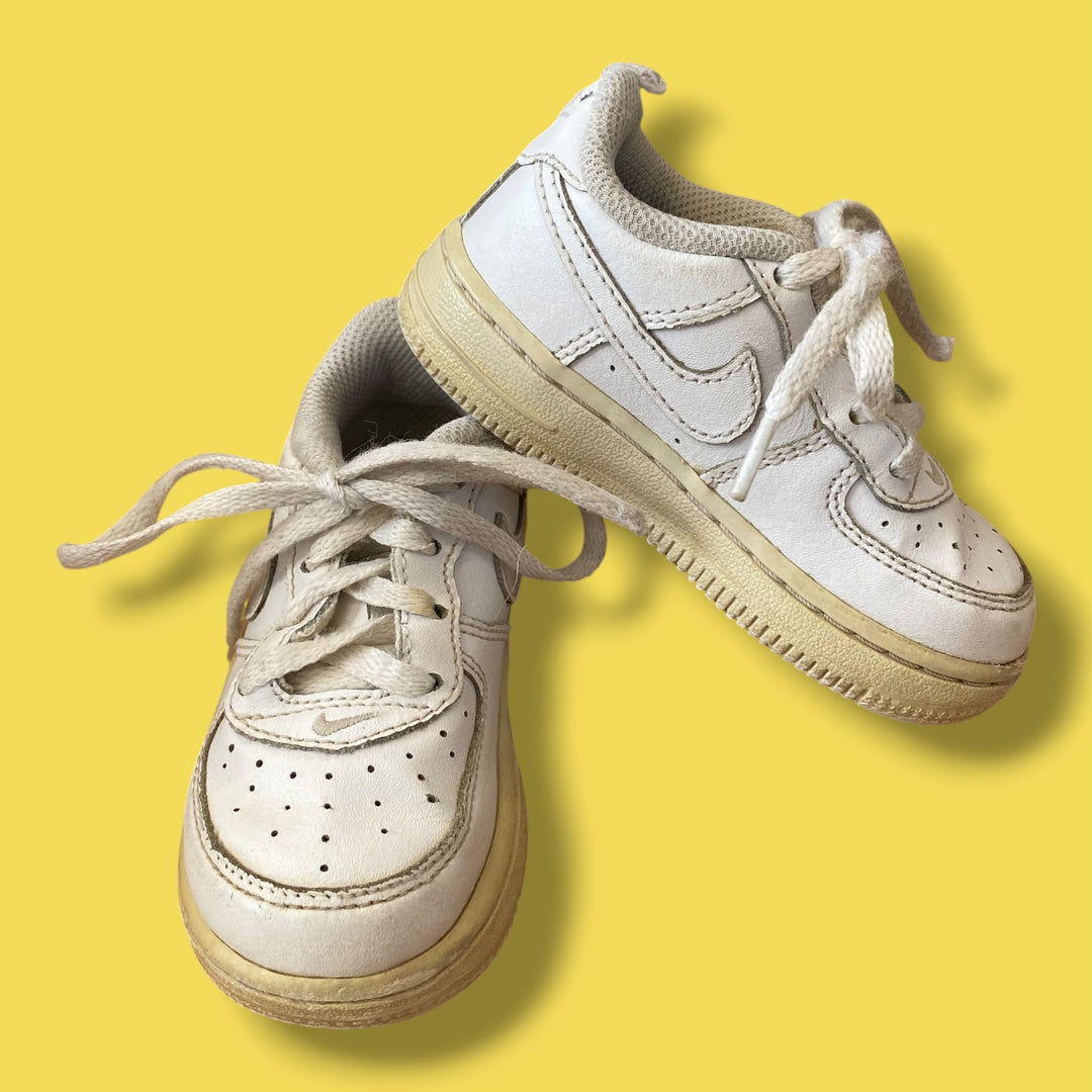 white nike sneaker, 6.0