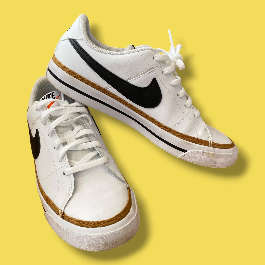 White Nike Sneaker, 5.5
