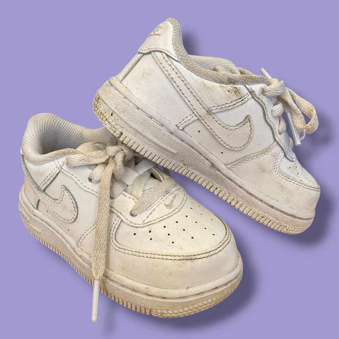 White Nike Sneaker, 7.0