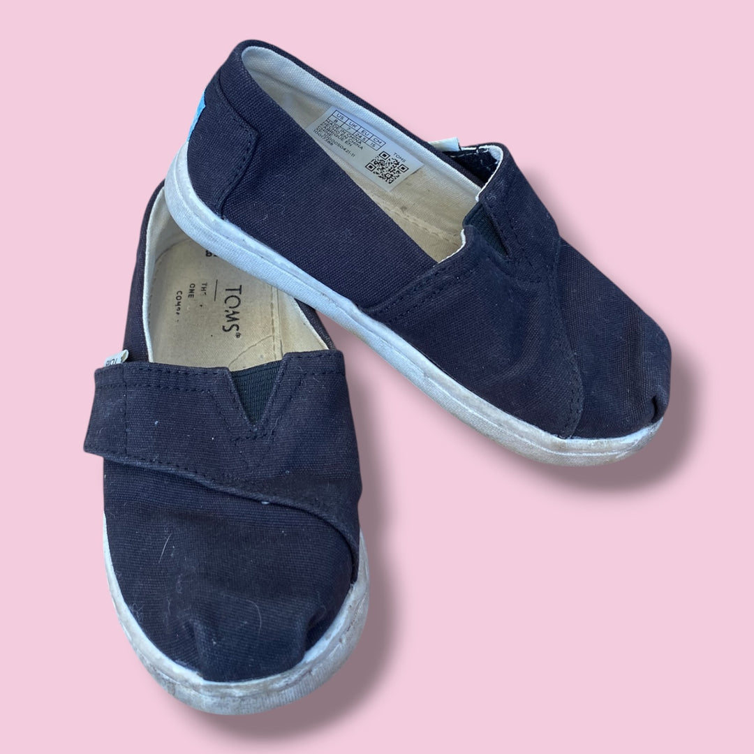 Black Toms Black, 8.0