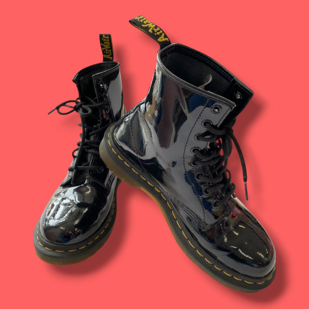 black dr martens boots, 7.0