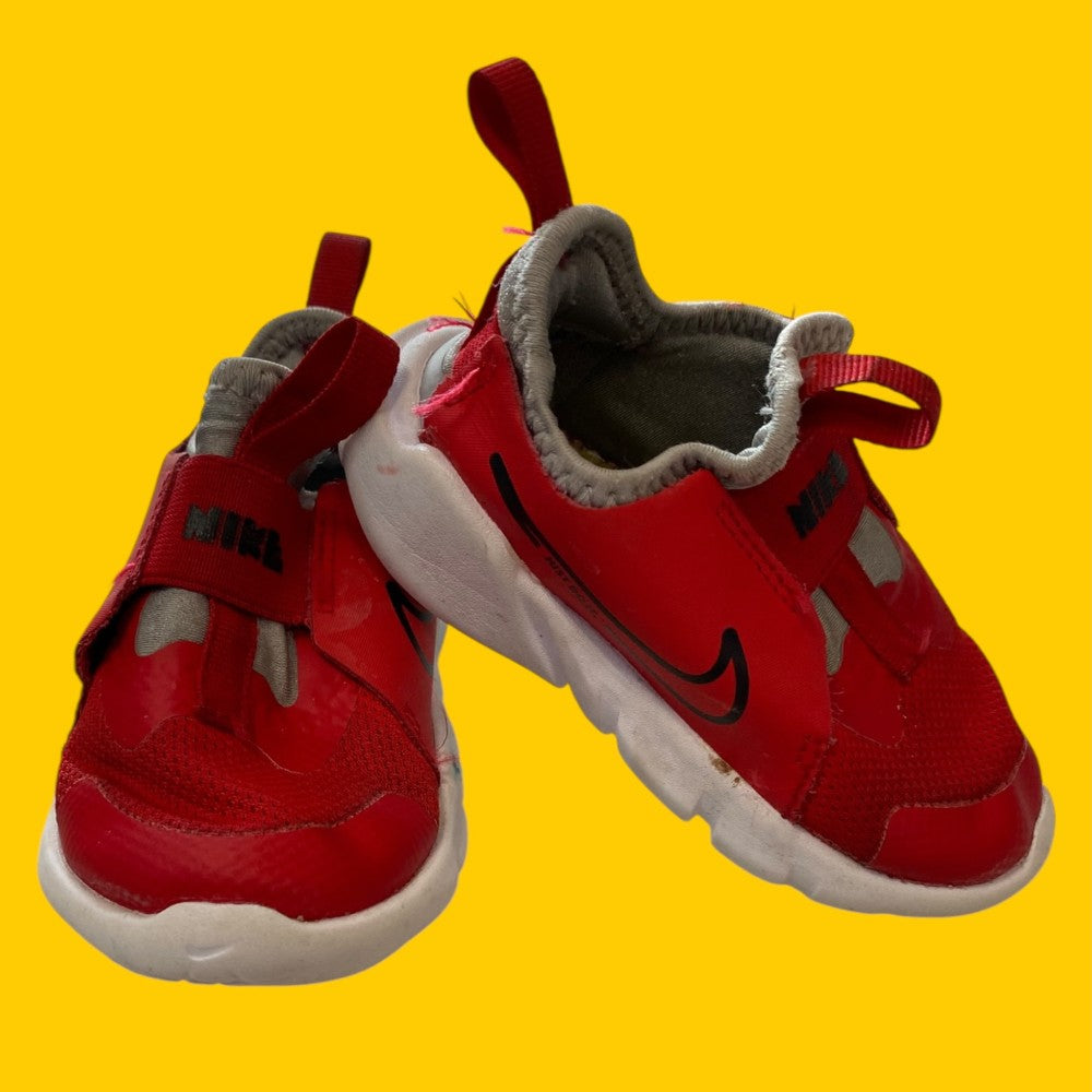 nike red sneaker 6.0